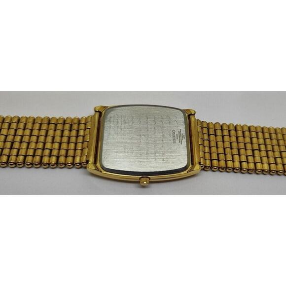 Vintage Style Seiko Quartz Mens Gold Watch & Black accents W/ Metal Strap - Picture 4 of 7